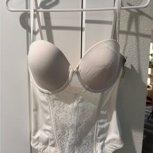 NWT-Elegant White 36C Lace Bust Body wear